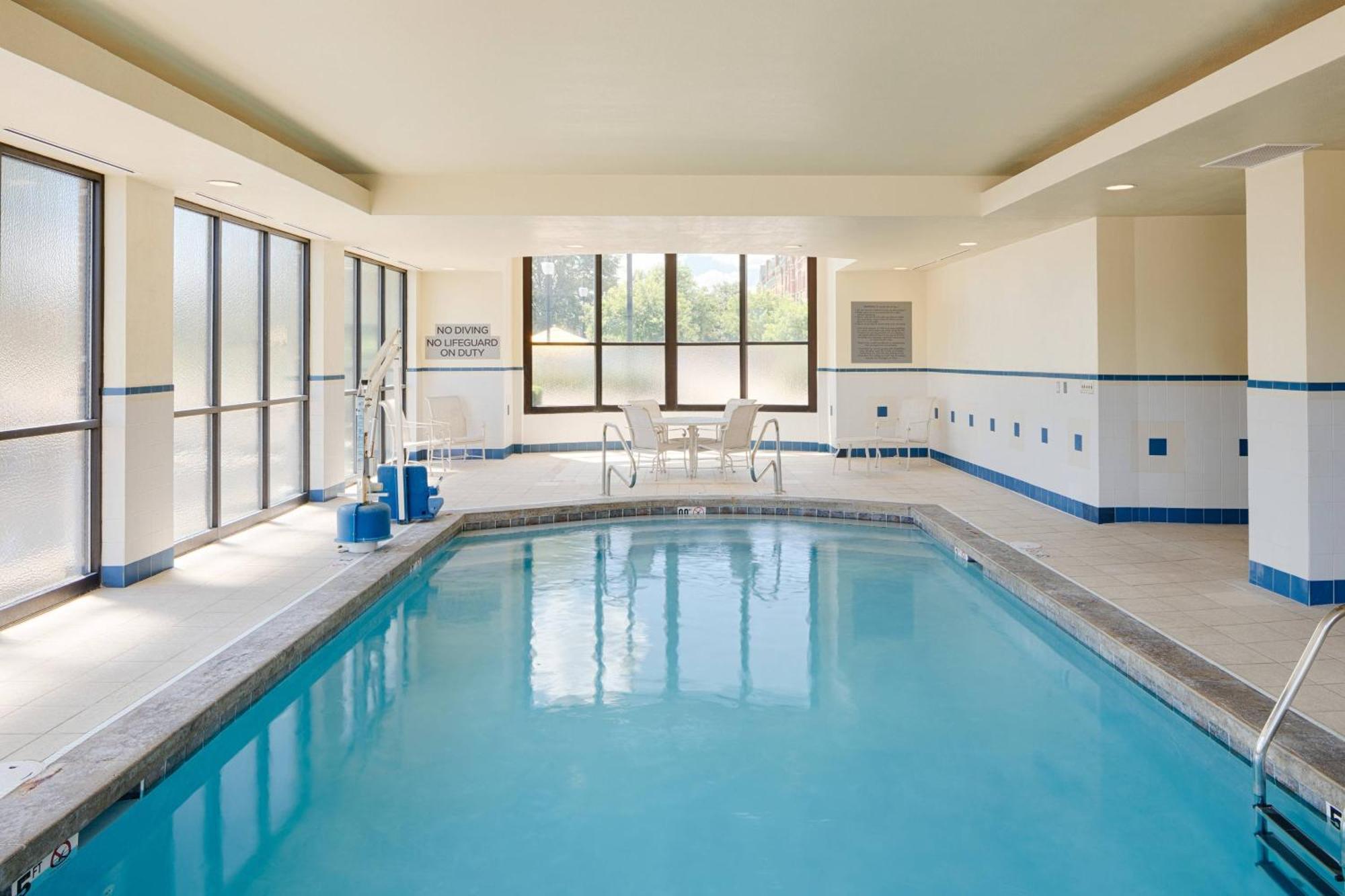 Courtyard By Marriott Downtown 3*