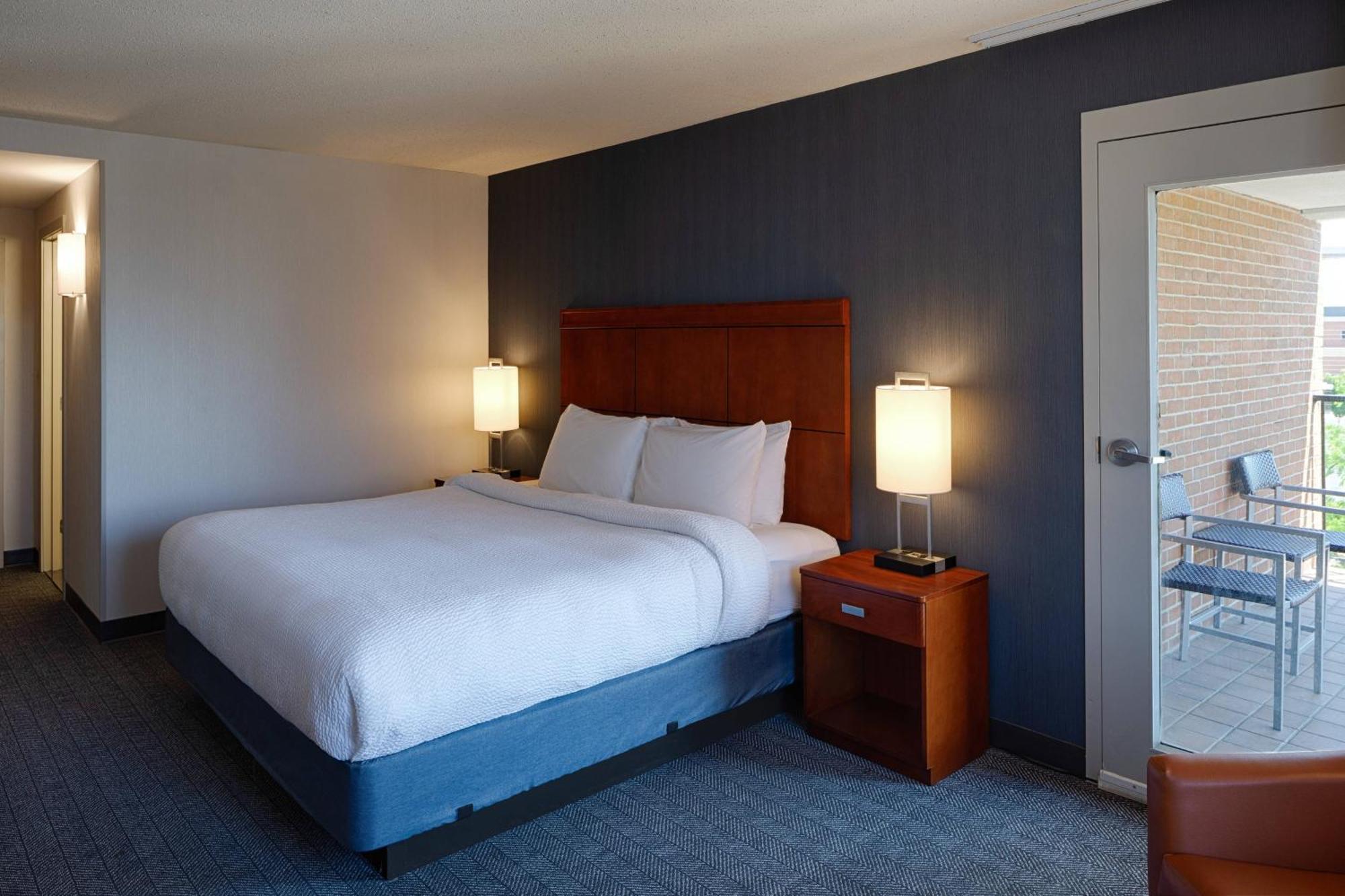 Courtyard By Marriott Downtown Hotel 3*