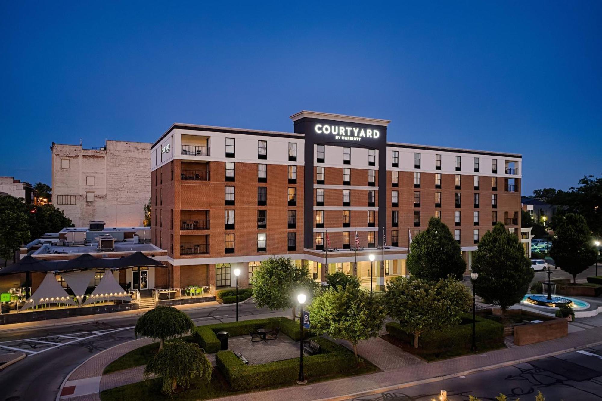 Courtyard By Marriott Downtown Hotel Springfield