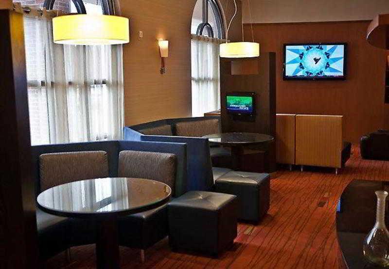 Courtyard By Marriott Downtown Hotel