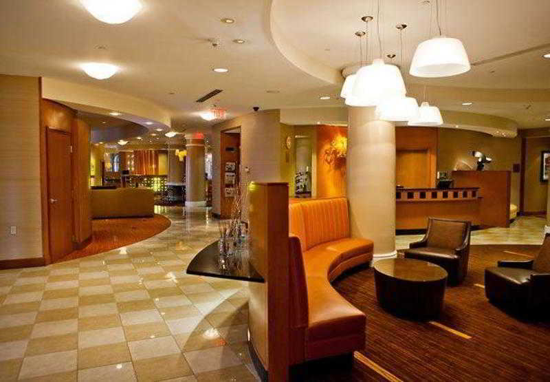 Courtyard By Marriott Downtown Hotel