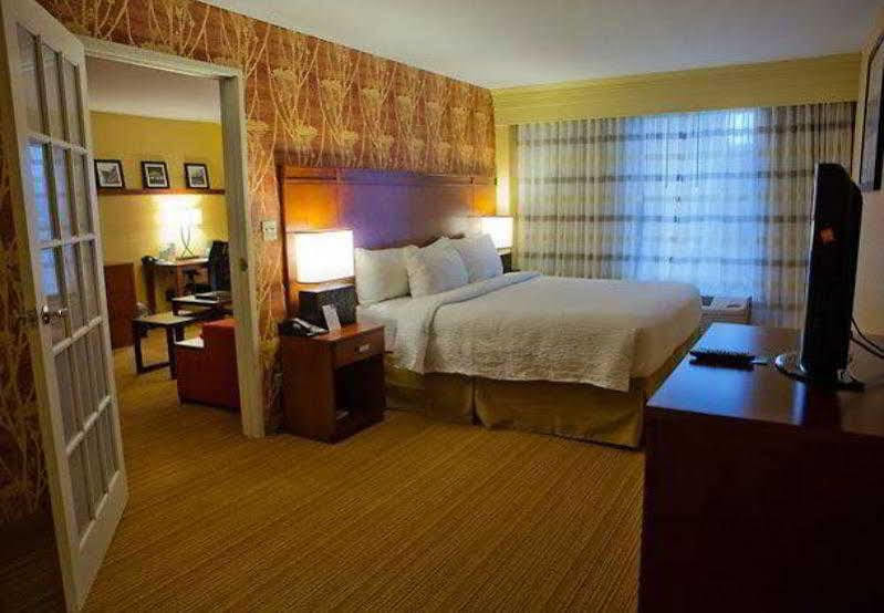 Courtyard By Marriott Downtown 3*