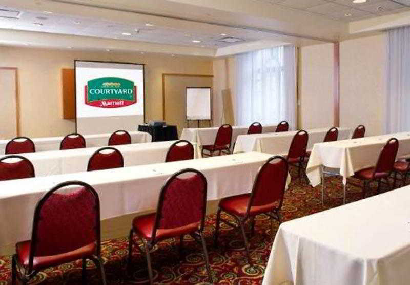 Courtyard By Marriott Downtown Hotel